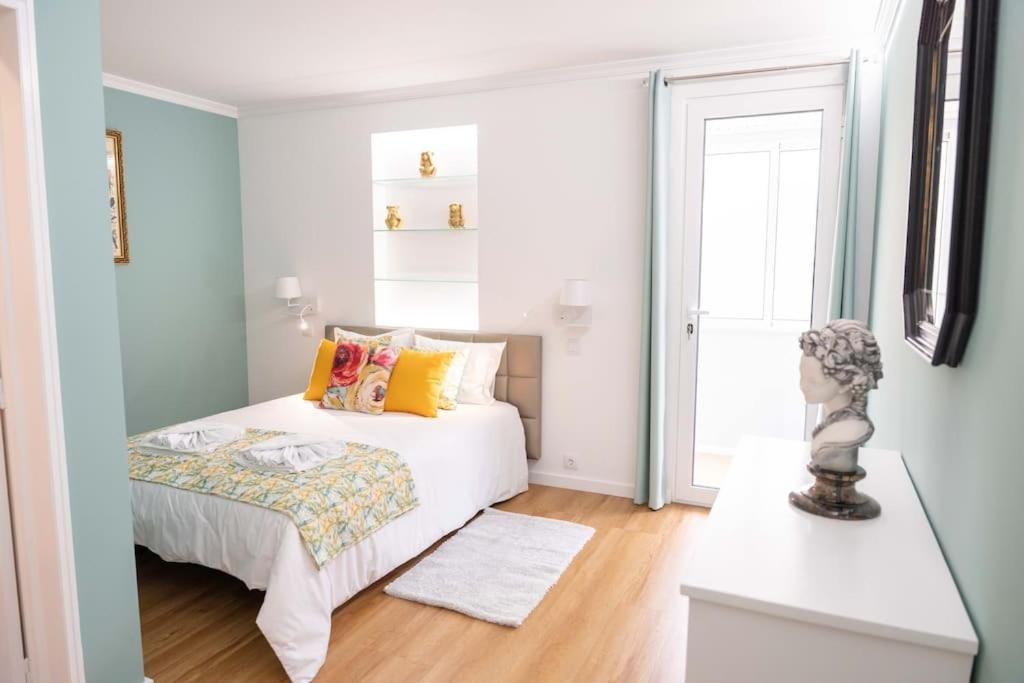 D.Henrique I Apartamento Frente Ao Savoy Palace 푼샬 외부 사진