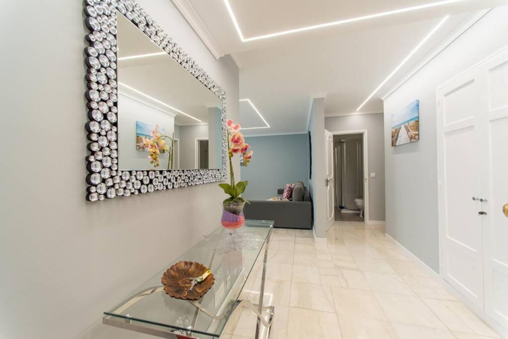 D.Henrique I Apartamento Frente Ao Savoy Palace 푼샬 외부 사진